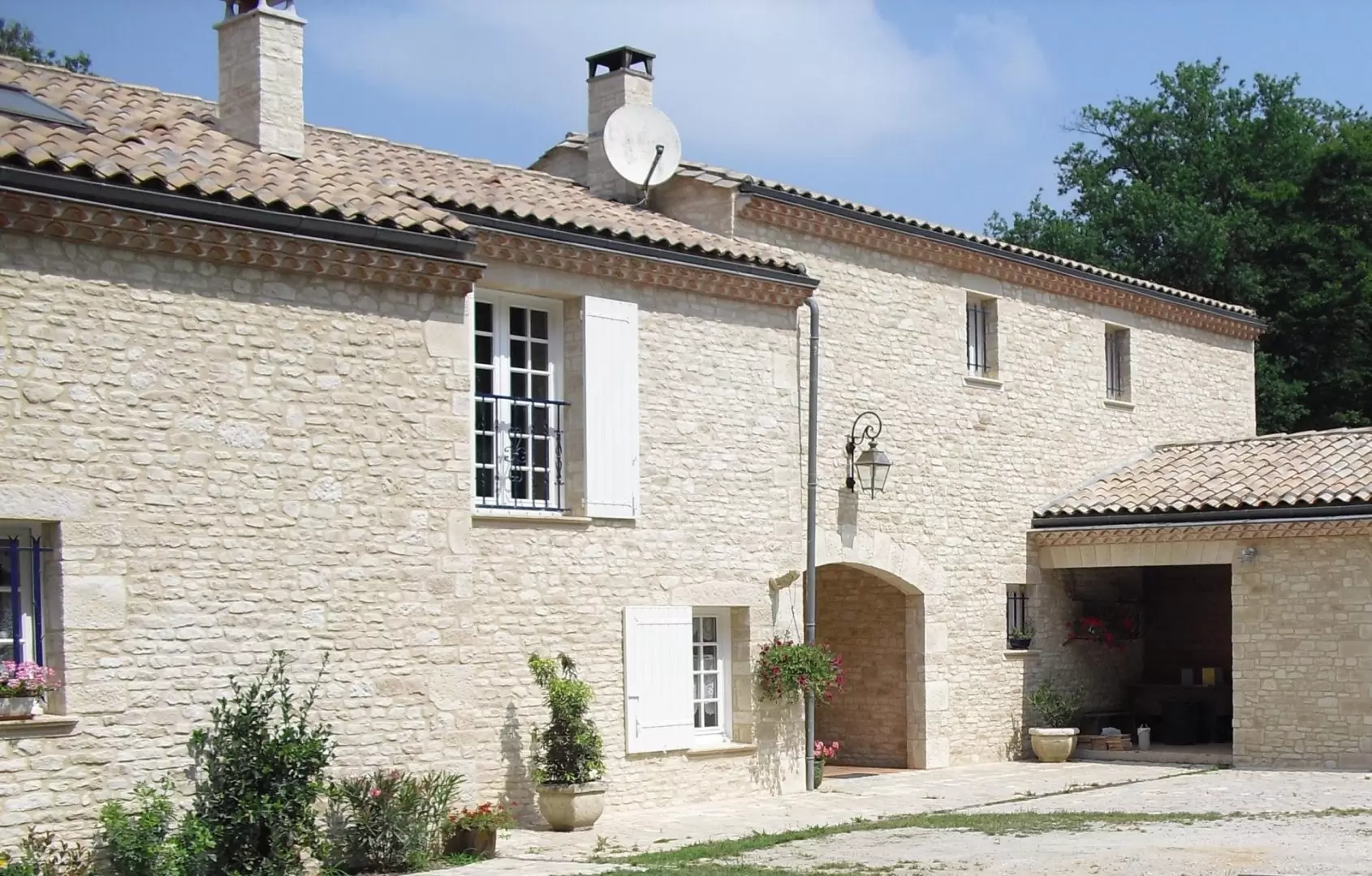 Casa placata cu piatra Orsol Causse